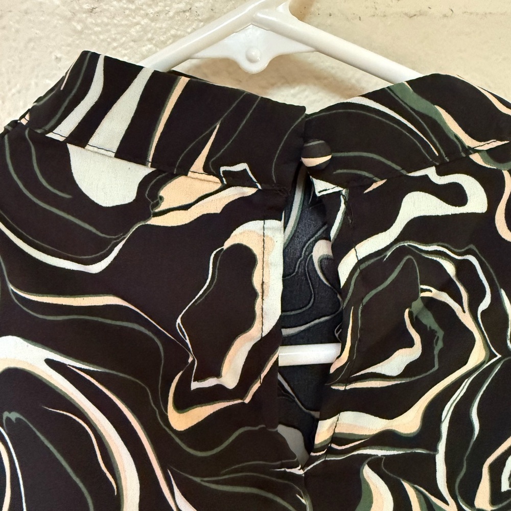Abstract Patterned Blouse - Picture 7 of 7